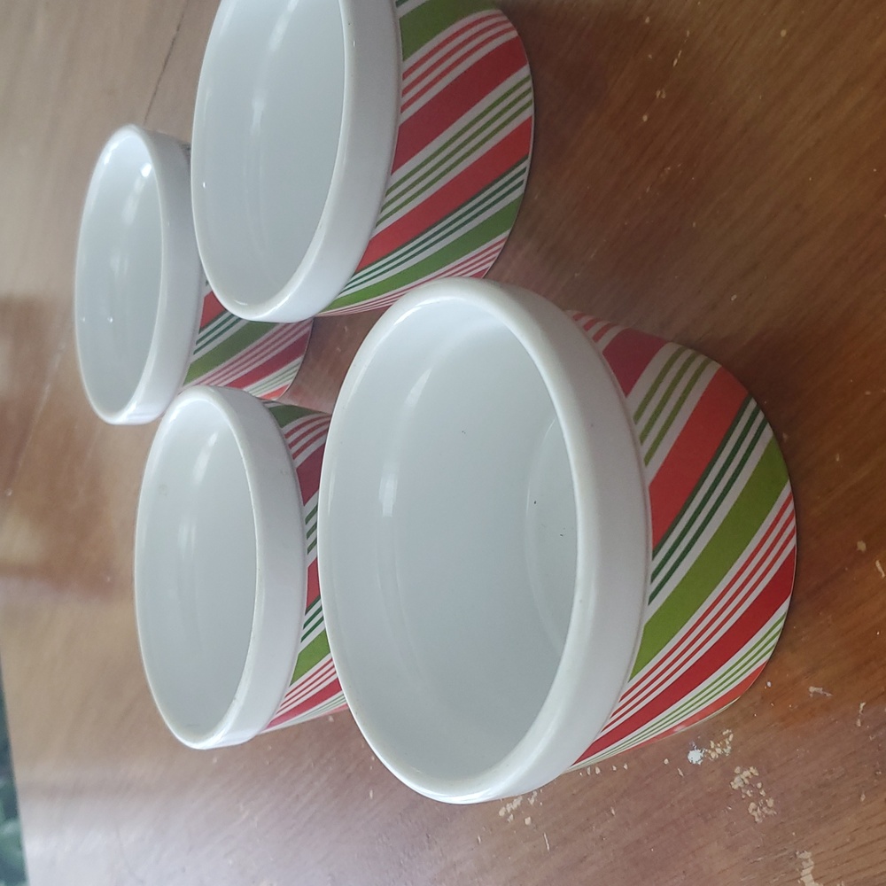 4 ceramic red and green candy cane striped pattern Ramekins